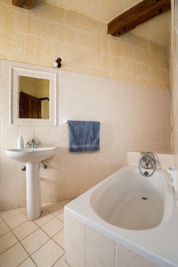 Sunset - Holiday Farmhouse With Large Private Pool In Island Of Gozo Nadur Kültér fotó